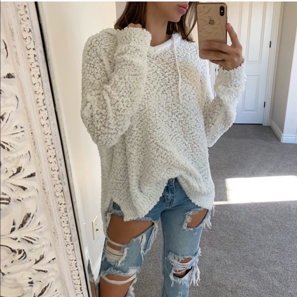 White popcorn hooded top